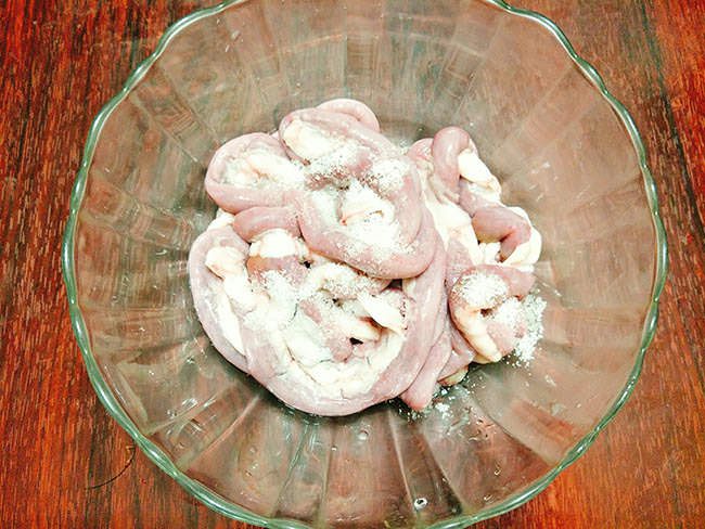 Vừa xem World Cup vừa lai rai 2 món nhậu từ lòng heo này thì còn gì bằng 3