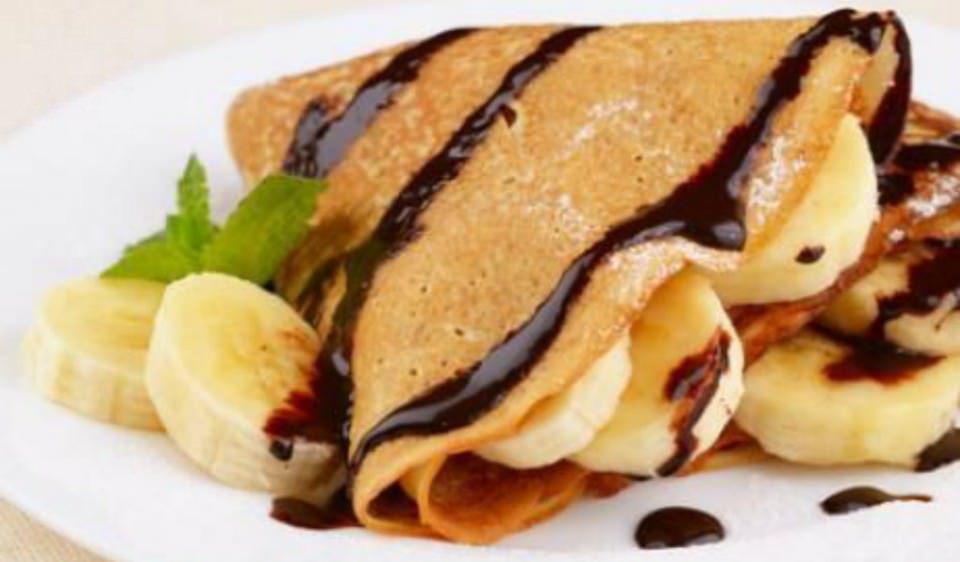 Bạn sẽ hối tiếc nếu bỏ lỡ món bánh crepe chuối lạ miệng mùa chuối chín