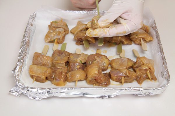 Bật mí cách làm gà xiên nướng kiểu Thái “ngon quên sầu” bằng bếp nướng điện 5