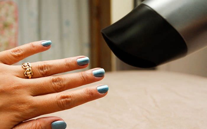 Bật mí những công dụng bất ngờ từ máy sấy tóc 3