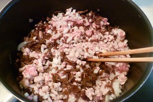 Cách làm bánh cuốn bằng nồi hơi truyền thống cho người mới làm lần đầu 2