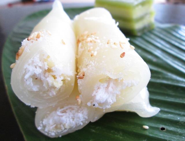 Cách làm bánh cuốn ngọt nhân đậu xanh bằng chảo chống dính