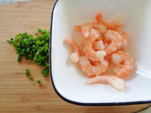 Cách làm bánh cuốn tôm lạ miệng bằng chảo chống dính, ăn một lần nhớ mãi 1