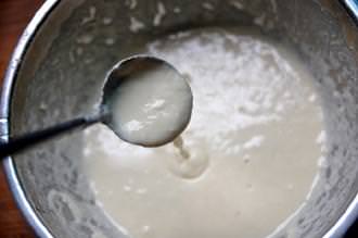 Cách làm bánh cuốn tôm lạ miệng bằng chảo chống dính, ăn một lần nhớ mãi 2