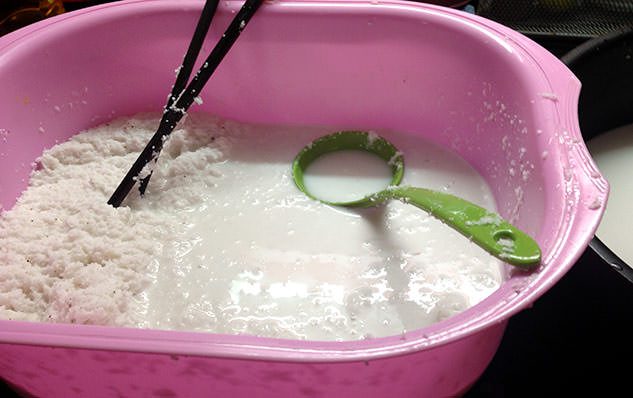 Cách làm dầu dừa bằng nồi cơm điện nhanh nhất 1