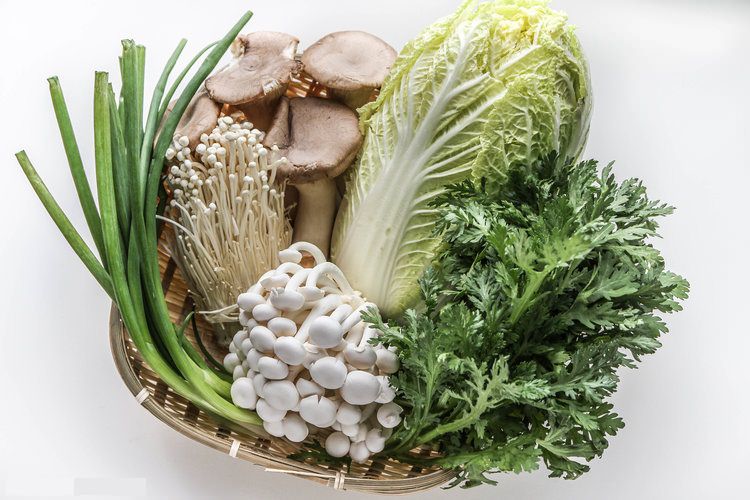 Cách làm lẩu Thái chua cay ngon tuyệt cho ngày mưa lạnh