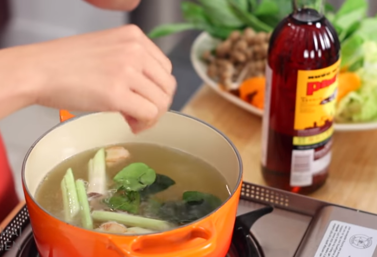 Cách làm lẩu Thái chua cay ngon tuyệt cho ngày mưa lạnh 1