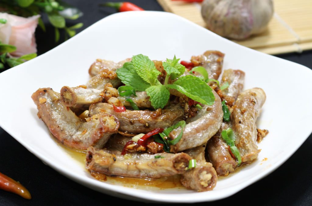 Cách làm lòng heo chiên mắm đậm đà cho bữa nhậu 5