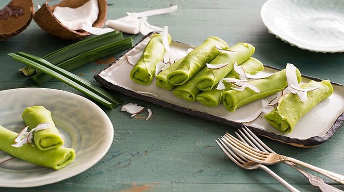 Cách làm món bánh crepe lá dứa thơm ngon đẹp mắt bằng chảo chống dính