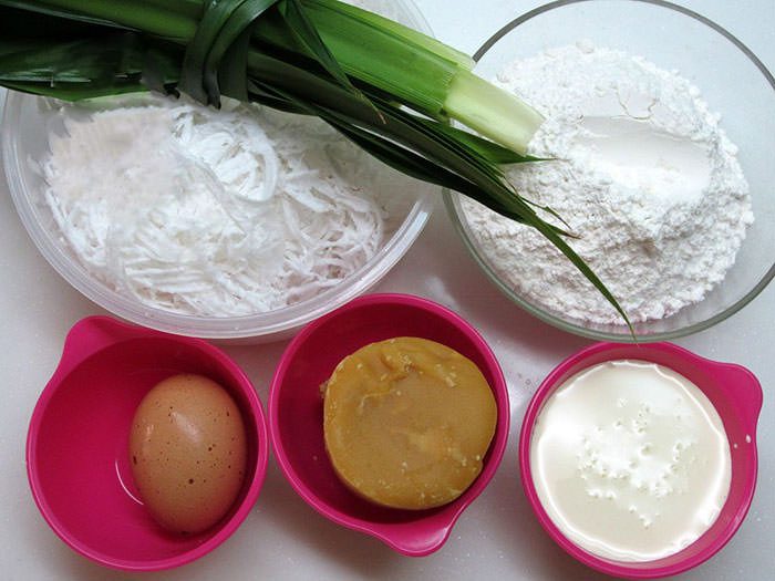 Cách làm món bánh crepe lá dứa thơm ngon đẹp mắt bằng chảo chống dính 1