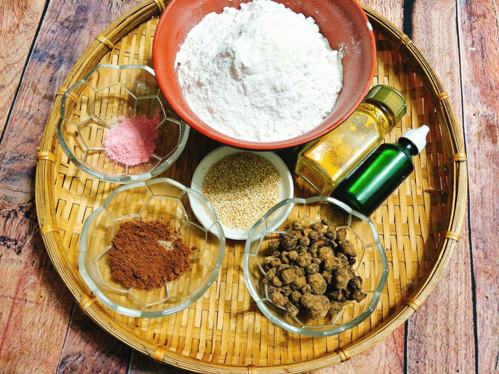 Cách làm món bánh trôi ngũ sắc cực lạ mắt cho tết Hàn Thực