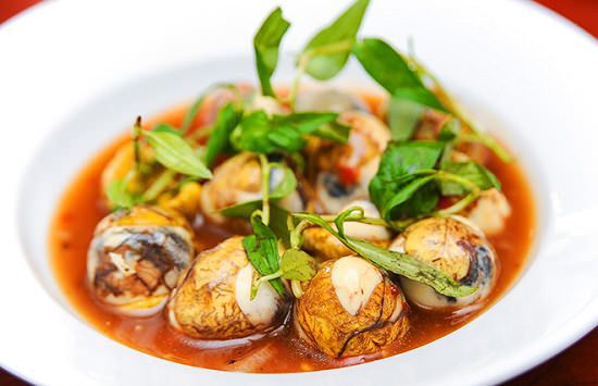 Cách làm món trứng cút lộn xào me đậm vị, sánh màu