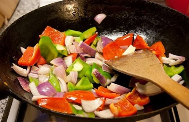 Cách làm nghêu xào chua ngọt ngon xuýt xoa cực đơn giản 2