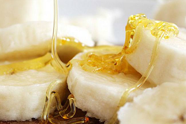 Cách làm sinh tố chuối thơm ngon bằng máy xay sinh tố cầm tay 3