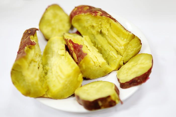 Cách luộc khoai lang không cần nước thơm ngon, vàng ươm 2