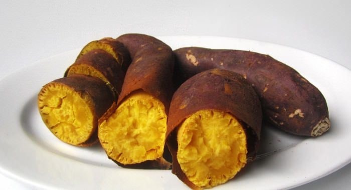Cách luộc khoai lang không cần nước thơm ngon, vàng ươm 3