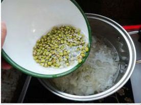 Cách nấu chè vải đậu xanh ngon mát giải nhiệt mùa hè 2