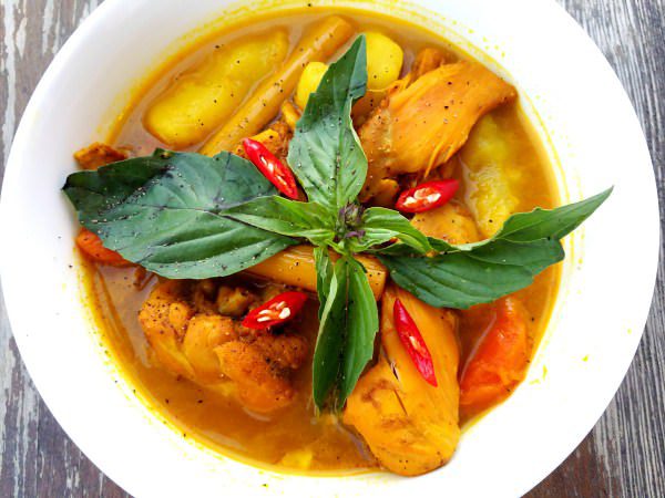 Cách nấu món cà ri gà thơm ngon cho ngày trở gió