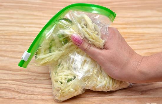 giam-can-bang-mon-salad-rau-cu-thom-ngon-la-mieng3 Giảm cân bằng món salad rau củ thơm ngon, lạ miệng 3