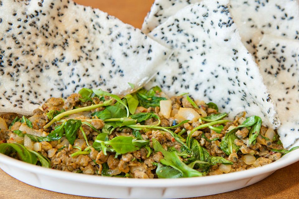 Gợi ý cách chế biến hến xúc bánh đa – Món nhậu lạ miệng cho cả gia đình