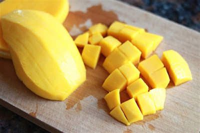 Học cách làm kem xoài sữa chua bằng máy xay sinh tố 1