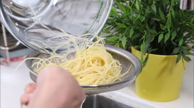 Hướng dẫn cách làm tôm chiên giòn giòn ngon khó cưỡng bằng chảo chống dính 3