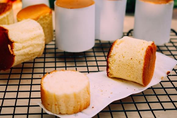 Hướng dẫn làm bánh bông lan bằng chảo chống dính 4