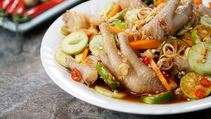 Hướng dẫn làm chân gà trộn xoài xanh siêu nhanh tại nhà