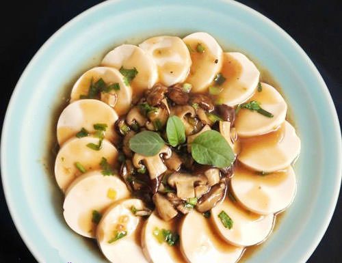 Hướng dẫn làm món đậu hũ non sốt nấm đông cô cho mùa lễ Vu Lan