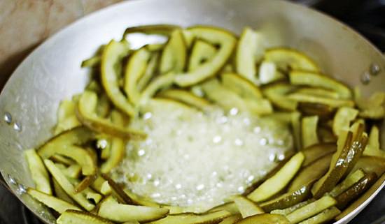 Hướng dẫn làm mứt vỏ bưởi giòn thơm, dễ ăn cho ngày Tết 3