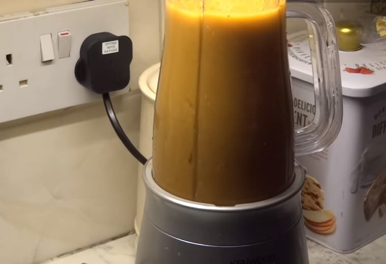 Hướng dẫn làm sinh tố cà rốt bí ngô đơn giản tại nhà 2