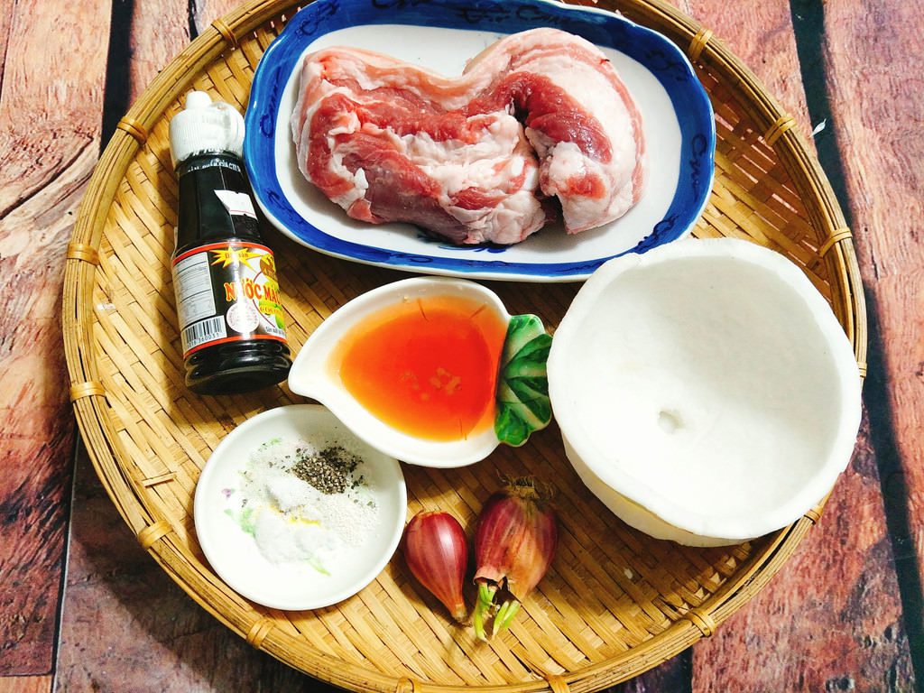 Hướng dẫn làm thịt kho dừa béo ngậy đưa cơm