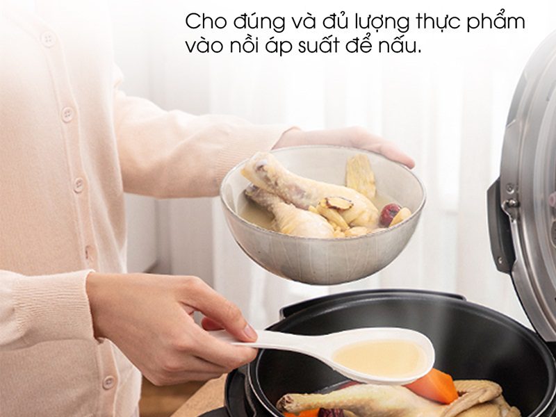 Nồi áp suất điện tử đa năng CHÍNH HÃNG SUNHOUSE MAMA SHD1585B có thiết kế nút ấn xả áp an toàn giúp hạn chế tối đa trường hợp bị bỏng tay khi xả áp 06