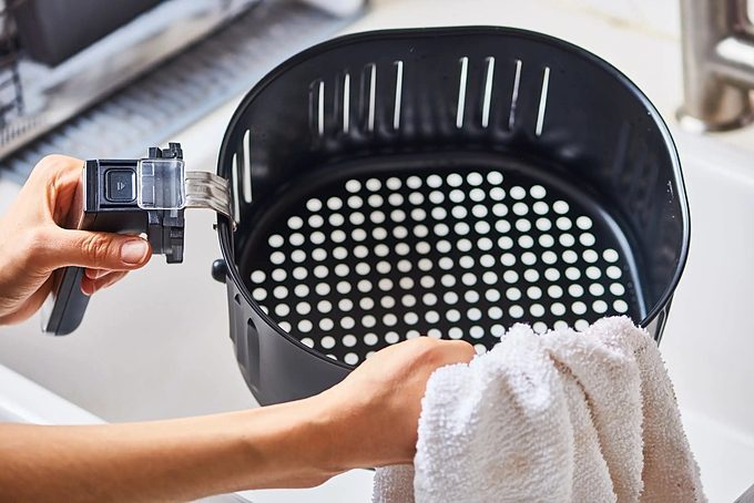 Những sai lầm thường gặp khi sử dụng nồi chiên không dầu 03