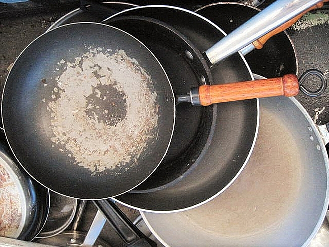 Chảo mất lớp chống dính có nên dùng tiếp không? 3