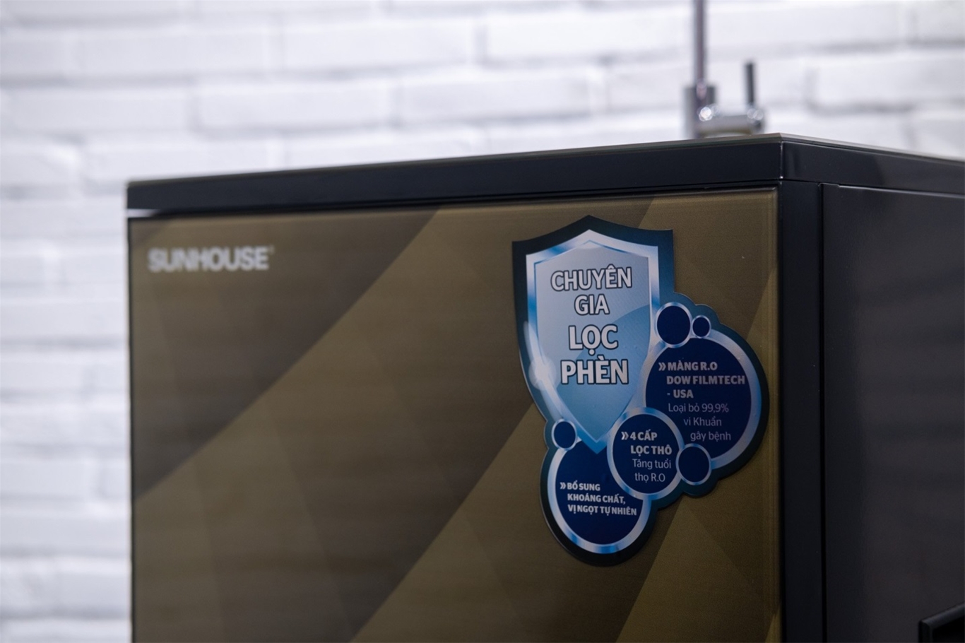 Trên tay máy lọc nước R.O 9 lõi CHÍNH HÃNG SUNHOUSE SHA8817KP 13