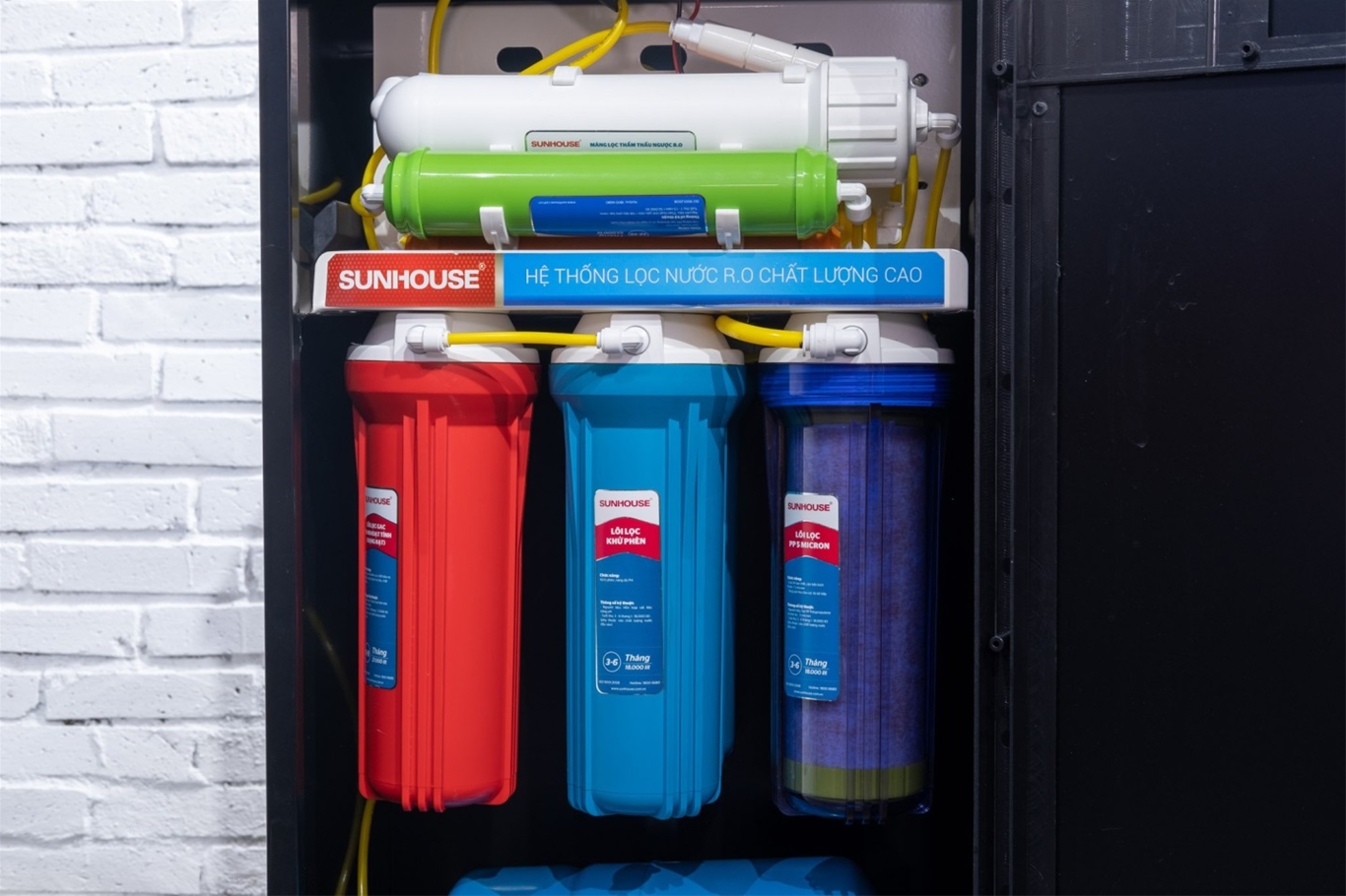 Trên tay máy lọc nước R.O 9 lõi CHÍNH HÃNG SUNHOUSE SHA8817KP 9
