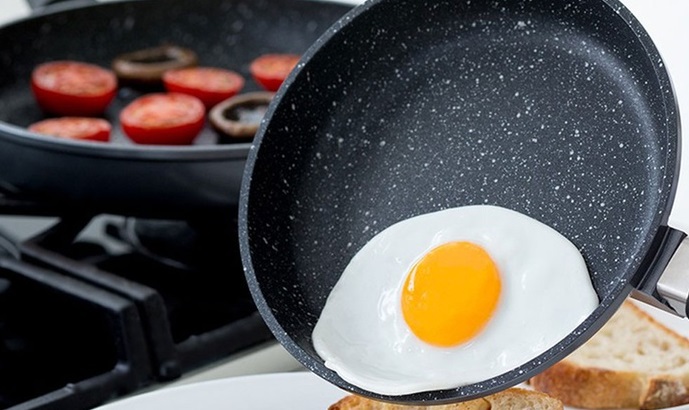 Bỏ túi bí kíp sử dụng chảo đá bền đẹp mà không lo hư hỏng  2