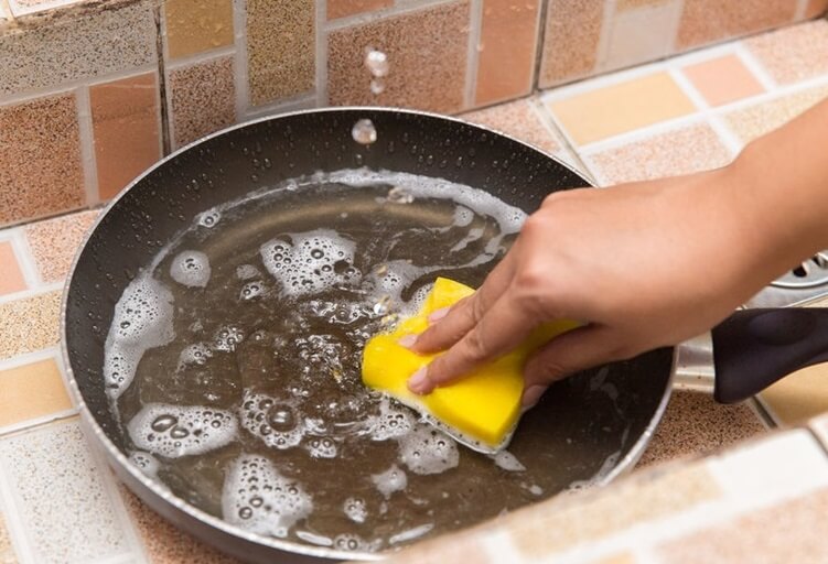 MÁCH BẠN CÁCH DÙNG CHẢO CHỐNG DÍNH ĐÚNG CÁCH NGAY TỪ HÔM NAY 6