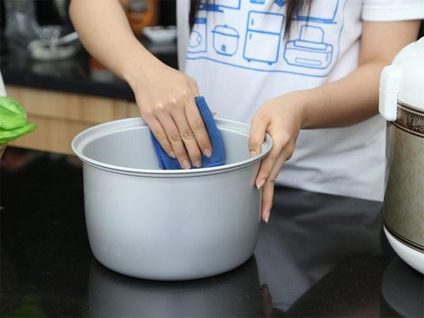 Bỏ túi mẹo sử dụng nồi cơm điện đúng cách để nâng cao tuổi thọ và đảm bảo an toàn  2