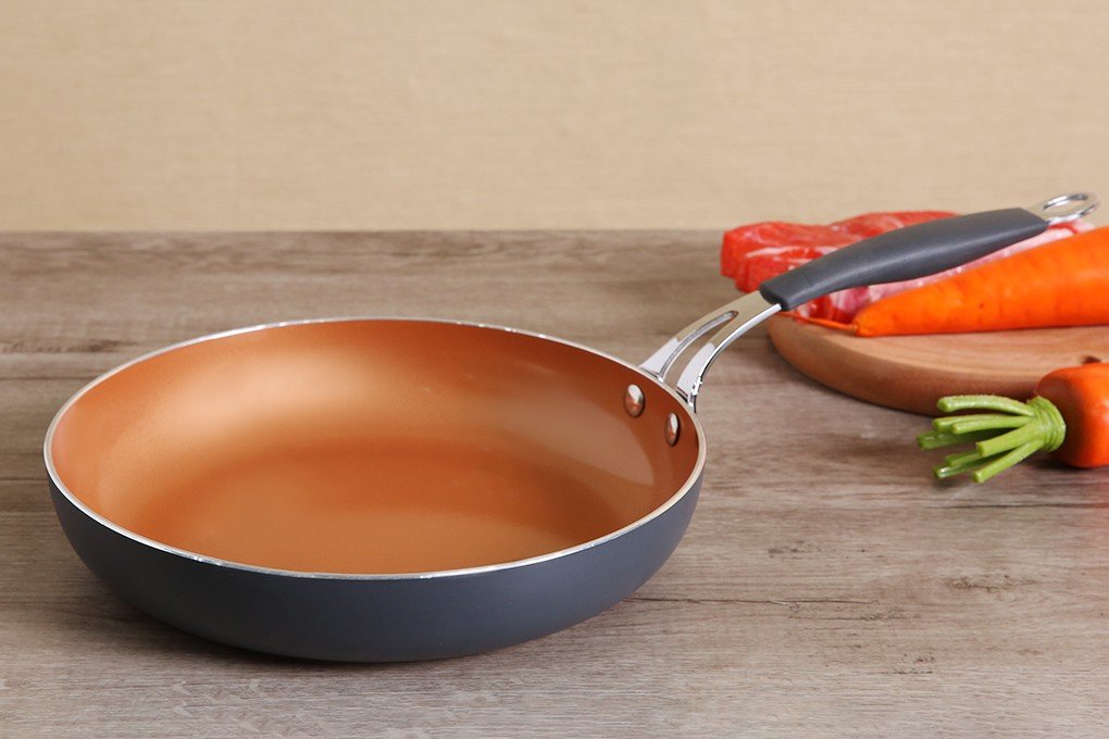 Phải làm gì với chảo chống dính mới mua về? 1