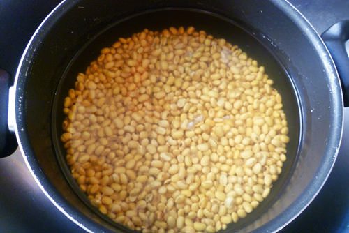 Kinh nghiệm sơ chế đậu nành khi làm sữa đậu nành tại nhà 1