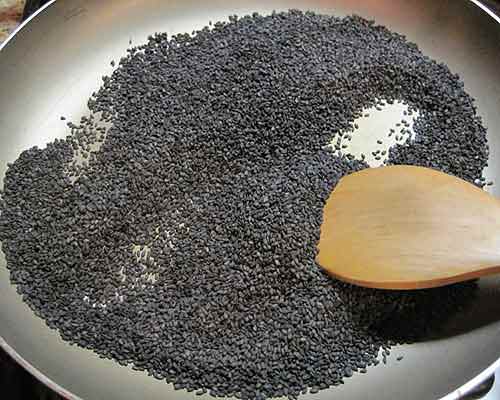 Làm sữa đậu nành mè đen bằng máy làm sữa đậu nành 1