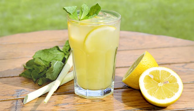 Mách bạn 3 cách pha nước chanh giải nhiệt ngày hè hiệu quả