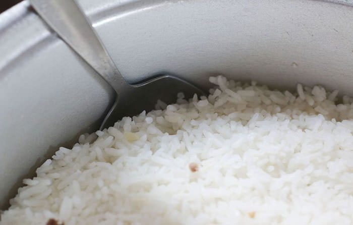 Nguyên nhân khiến nồi cơm điện hay bị trầy xước lớp chống dính