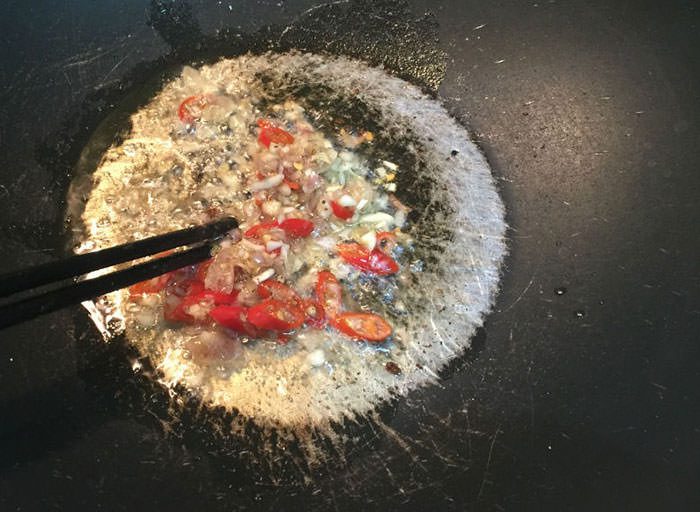 Nhậu cùng SEA GAMES - chân gà chiên mắm tỏi 6