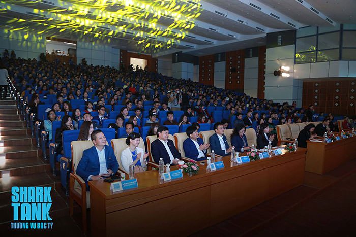 Shark Phú truyền lửa cho khát vọng khởi nghiệp của các bạn sinh viên 1
