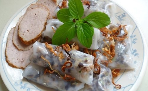 Tự làm bánh cuốn tại nhà, bạn đã biết cách pha bột để không bị nhão?